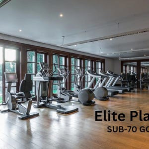 Peut inclure: Intérieur d'une salle de sport lumineuse avec divers équipements d'exercice, dont des tapis roulants, des vélos stationnaires et des appareils elliptiques. La pièce a de grandes fenêtres et des planchers en bois. Le texte sur le sol indique "Elite Plan 2026" et "SUB-70 GOALS".