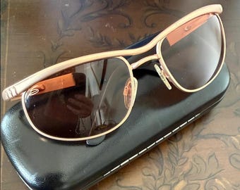 Óculos de Sol Aviador Serengeti Magellan 6420 com Lentes Âmbar e Acabamento Dourado Escovado Vintage