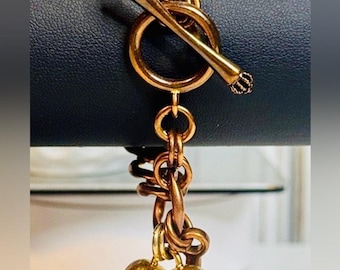 Pulseira com fecho de alternância e pingente de coração dourado - Acessórios femininos