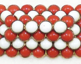 Broche retangular patriótico vintage em vidro cabochão vermelho e branco da Checoslováquia