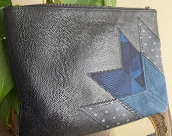 Clutch Coach em patchwork de jeans e couro granulado preto, edição de colecionador de 2018.