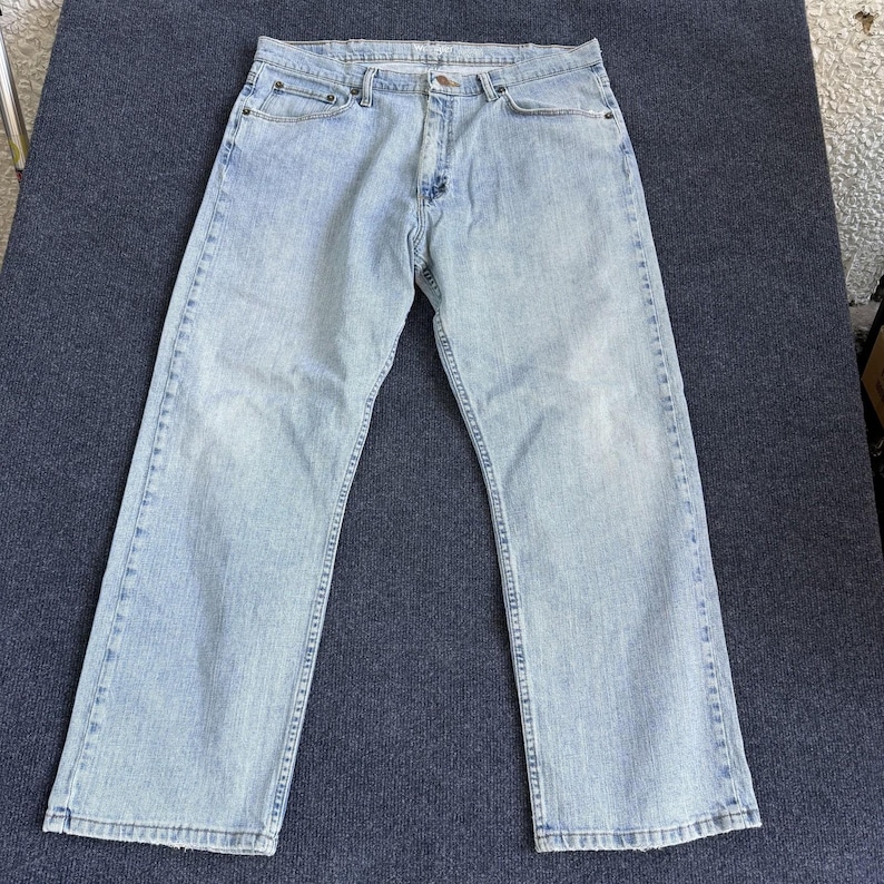 Y2K Wrangler Jeans Mens 36x29 Light Wash Blue Denim Relaxed Straight Retro image 3