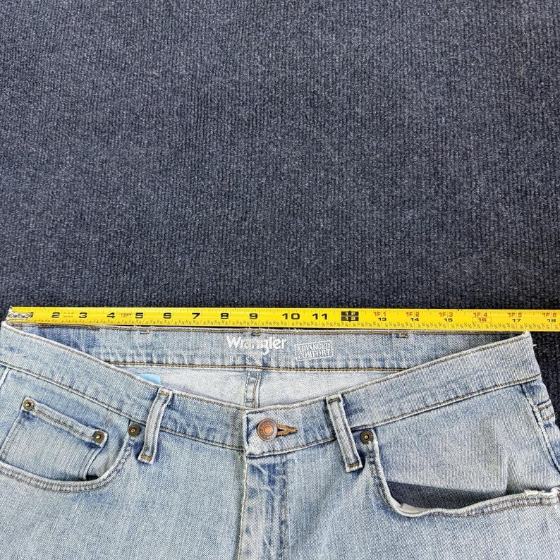 Y2K Wrangler Jeans Mens 36x29 Light Wash Blue Denim Relaxed Straight Retro image 8