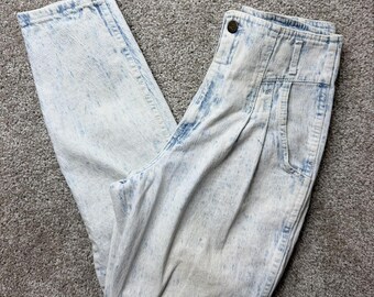 Jeans estilo vintage chic para mujer, talla 11, color azul lavado ácido, tiro alto, corte relajado y plisado.