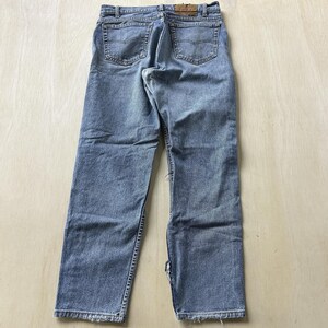 Vintage 90s USA Levis Jeans Mens 34x30 Light Wash Blue Denim Straight Distressed image 5