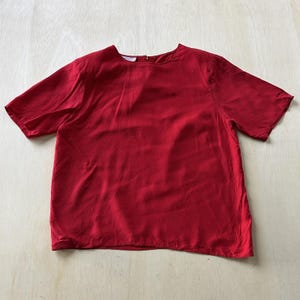 Vintage 90s Blouse Womens Medium Red Silk Short Sleeve Basic Pullover Solid Top