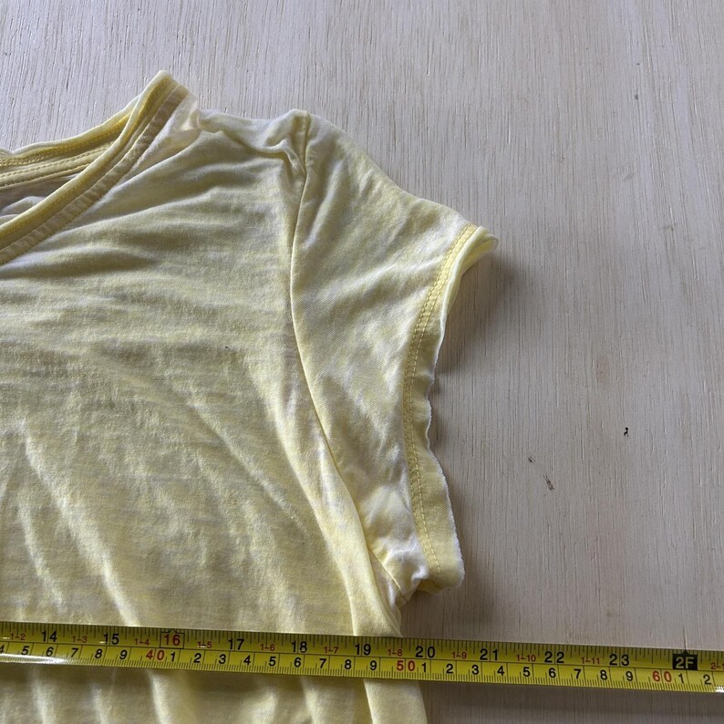 Y2K I Jeans By Buffalo Womens XL Yellow V Neck Cap Sleeve Asymmetrical Hem Top image 5