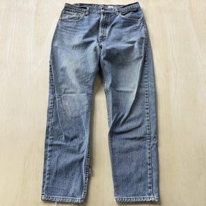 Vintage 90s USA Levis Jeans Mens 34x30 Light Wash Blue Denim Straight Distressed image 1