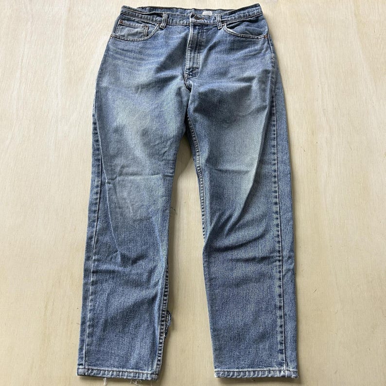 Vintage 90s USA Levis Jeans Mens 34x30 Light Wash Blue Denim Straight Distressed image 1