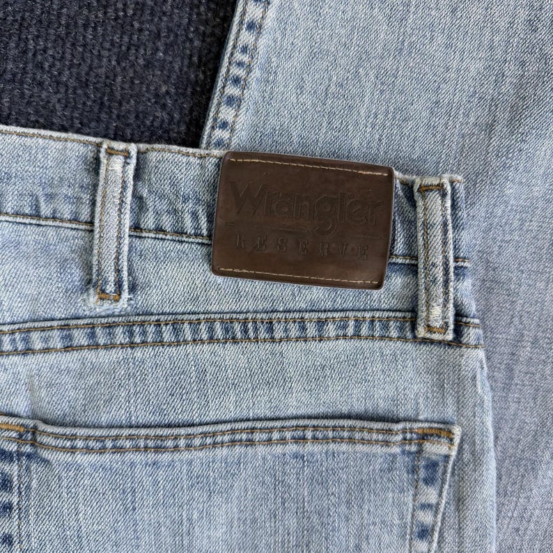Y2K Wrangler Jeans Mens 36x29 Light Wash Blue Denim Relaxed Straight Retro image 2