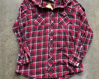 Camicia vintage anni '90 Wrangler a quadri rossi e neri con bottoni a pressione e perle, taglia 2XL da uomo.