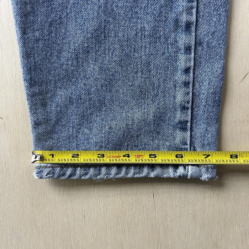 Vintage 90s USA Levis Jeans Mens 34x30 Light Wash Blue Denim Straight Distressed image 11