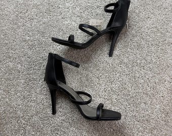 Y2K Black Strappy Stiletto High Heel Ankle Strap Worthington Sandals Womens 10
