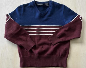 Suéter vintage Andrew St. John para hombre, talla M, rojo, azul, rayas, cuello en V, punto ajustado.