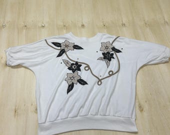 Vintage D.K. GOLD Shirt Womens Size White Floral Beaded Dolman Top