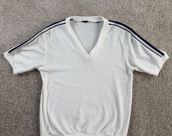 Camiseta deportiva vintage de los años 70 para hombre, talla M, color blanco, de felpa, cuello en V y rayas.