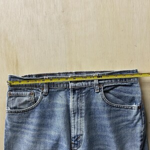 Vintage 90s USA Levis Jeans Mens 34x30 Light Wash Blue Denim Straight Distressed image 6