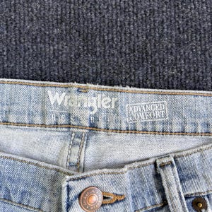 Y2K Wrangler Jeans Mens 36x29 Light Wash Blue Denim Relaxed Straight Retro image 4
