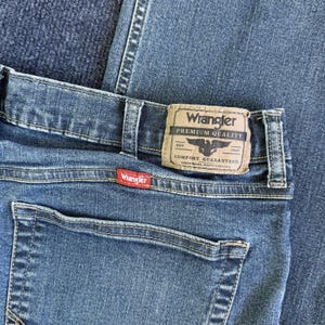 Y2K Wrangler Relaxed Boot Flex Jeans Mens Medium Wash Blue Bootcut Fits 36x34 image 2