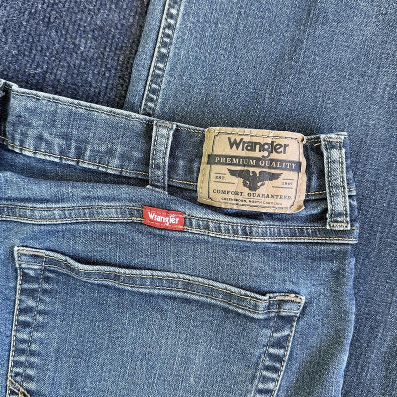 Y2K Wrangler Relaxed Boot Flex Jeans Mens Medium Wash Blue Bootcut Fits 36x34 image 2
