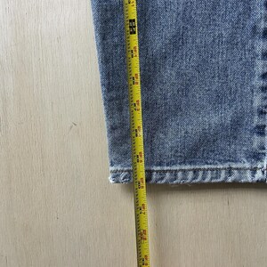 Vintage 90s USA Levis Jeans Mens 34x30 Light Wash Blue Denim Straight Distressed image 10