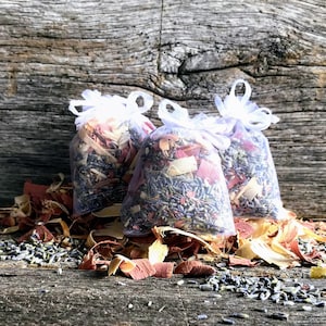 Set of 6 Cedar and Lavender Sachets image 2