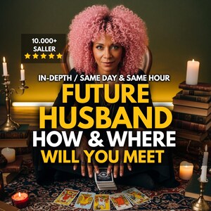 Peut inclure: Image d'une femme aux cheveux roses bouclés, entourée de bougies et de livres. Le texte superposé indique : "FUTURE HUSBAND HOW & WHERE WILL YOU MEET". Des cartes de tarot sont disposées devant elle.