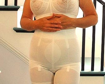 "Cortes" corsetto-shorts vintage, retrò, di lusso con reggicalze.