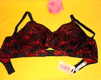 Vintage, Retro, luxuriöser Satin-Pyramiden-Cup-BH „Lulu – What Katie Did“!