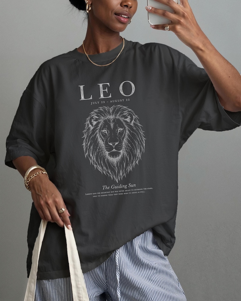 Leo Zodiac Shirt, Vintage Lion Astrology Tee, Comfort Colors 1717 Horoscope T-Shirt Bild 2