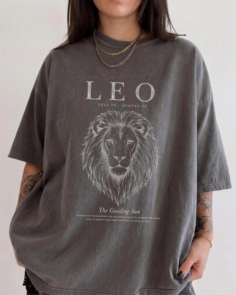 Leo Zodiac Shirt, Vintage Lion Astrology Tee, Comfort Colors 1717 Horoscope T-Shirt Bild 5
