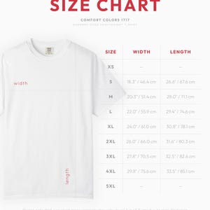 K&ouml;nnte beinhalten: Eine Gr&ouml;&szlig;entabelle f&uuml;r das wei&szlig;e Comfort Colors 1717 T-Shirt aus schwerem, st&uuml;ckgef&auml;rbtem Stoff. Die Tabelle zeigt Breiten- und L&auml;ngenma&szlig;e in Zentimetern f&uuml;r die Gr&ouml;&szlig;en S bis 4XL, erg&auml;nzt durch eine visuelle Anleitung zur Messung von Breite und L&auml;nge.