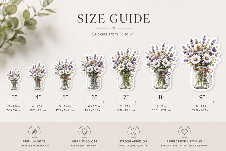 Puede incluir: Una gu&iacute;a de tallas para pegatinas con un arreglo floral de lavanda y margaritas en un frasco de vidrio. La tabla muestra siete tama&ntilde;os de pegatinas que van de 3 a 9 pulgadas, con las dimensiones imperiales y m&eacute;tricas indicadas debajo.