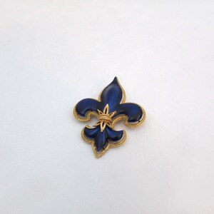 Signed CFW Vintage Fleur De Lis Brooch Pin Deep Indigo Blue Enameled Gold Hargo Creations image 3