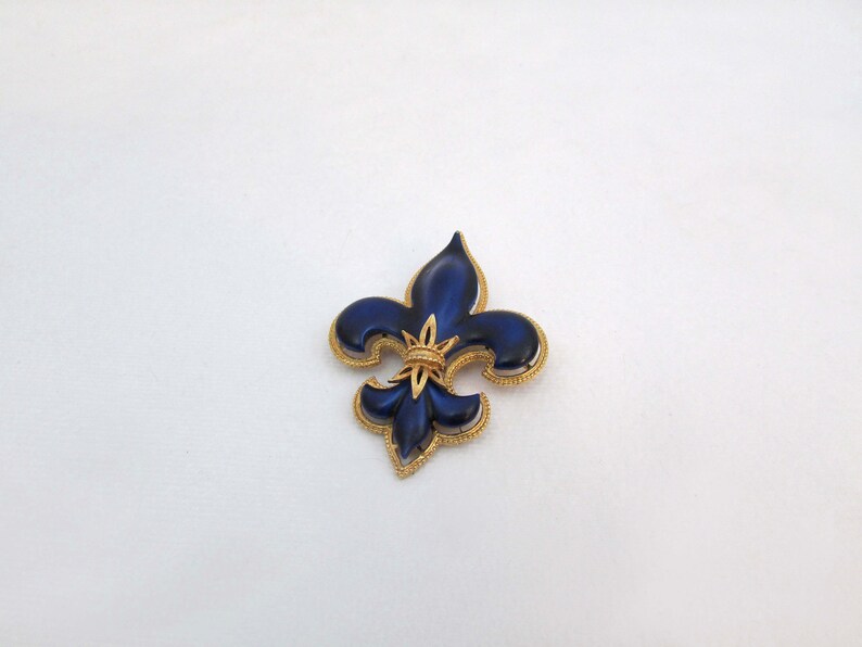Signed CFW Vintage Fleur De Lis Brooch Pin Deep Indigo Blue Enameled Gold Hargo Creations image 3