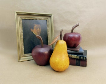 Grand ensemble de fruits en bois sculpté - poire et pommes - aspect bois de manguier - décoration de cuisine rustique - présentoir de table