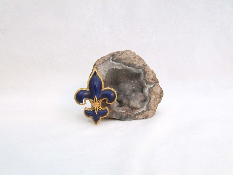 Signed CFW Vintage Fleur De Lis Brooch Pin Deep Indigo Blue Enameled Gold Hargo Creations image 2