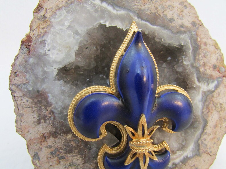 Signed CFW Vintage Fleur De Lis Brooch Pin Deep Indigo Blue Enameled Gold Hargo Creations image 7