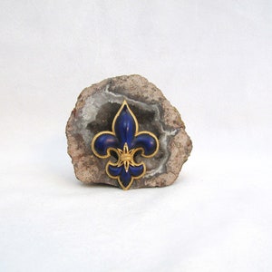 Signed CFW Vintage Fleur De Lis Brooch Pin Deep Indigo Blue Enameled Gold Hargo Creations image 1