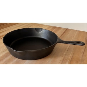 CHF Vintage Chicago Hardware Foundry #7 Cast Iron Skillet with heat ring 10" pan