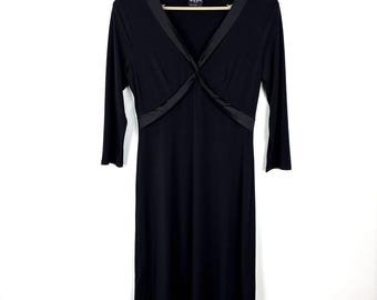 Sukienka babydoll BCBG Paris w kolorze czarnym, duża, satynowa lamówka, minimalistyczny stretch z lat 90. XX wieku