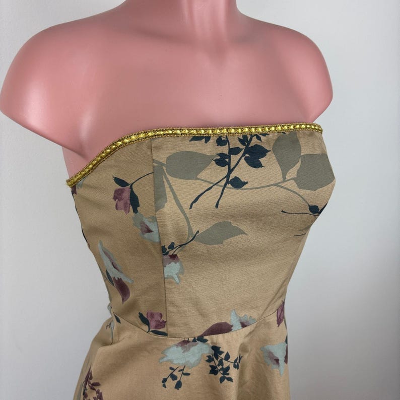 Vestido vintage sin tirantes con estampado floral de llamas de invierno Tabitha de Anthropologie, estilo Y2K Twee de los 2000. imagen 4