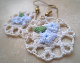 blue flower forget me not crochet earrings indie fashion vintage jewelry