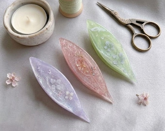 Tatting Shuttle with Hand-Painted Pattern– an elegant lace tool