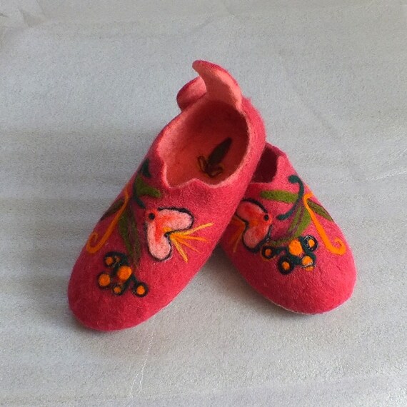 Items similar to Felted slippers New Zealand wool houseshoes felt