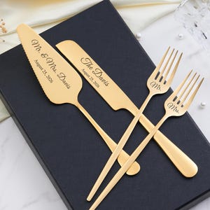 Personalisierte Goldhochzeits-Kuchen-Schneideset, gravierte Messer, Gabeln, Erbstück-Andenken