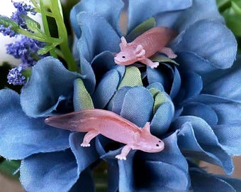 Tiny Axolotl Figurine - Realistic Miniature Axolotls for School Projects, Dioramas, Terrariums, and Fairy Gardens - DIY Dollhouse Minis