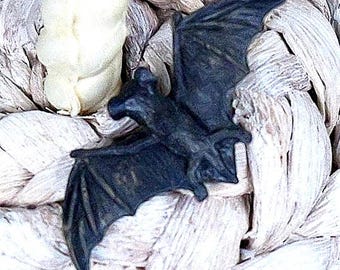 Tiny Bat Figurine - Miniature Spooky Bats - Dollhouse Miniatures, Dioramas, Terrarium Supplies, & Halloween Crafts