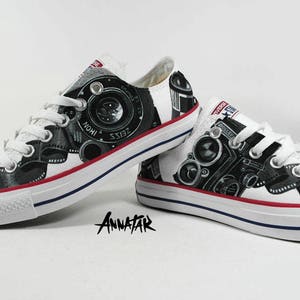 2 side Custom painted converse low cut by Annatar.  custom shoes | streetwear | sneakers | diy | hand painted | Wedding gift | photographer