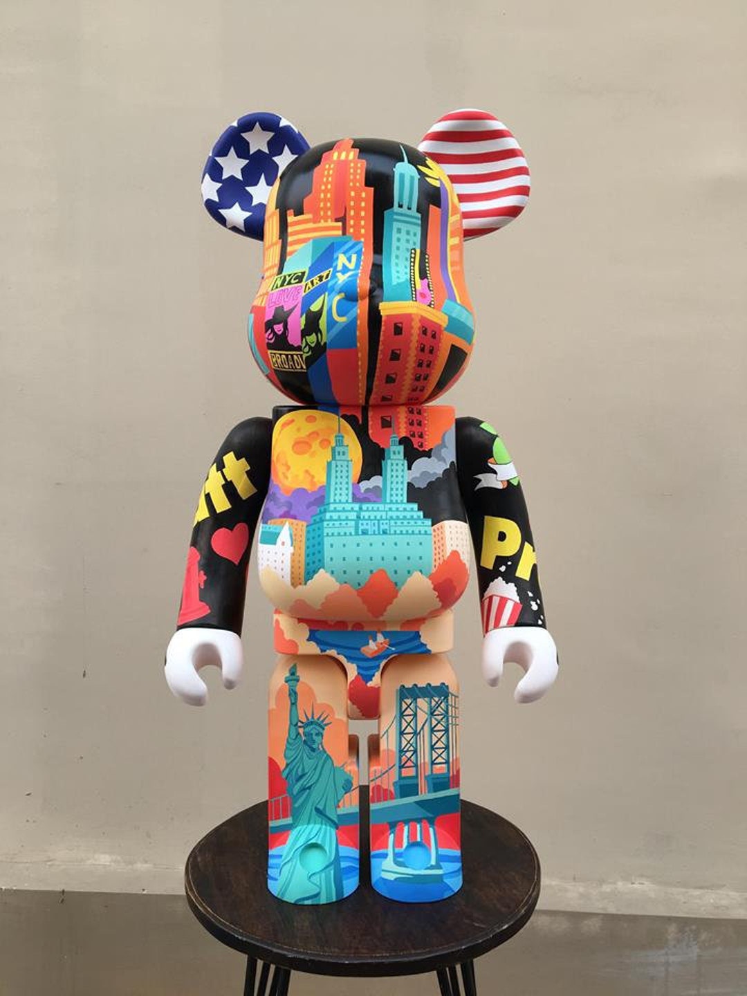 Custom Made Fiberglass Cartoon Bearbrick Resin Statue Bearbrick 1000 -  China Bearbrick 1000 and Bearbrick Large price